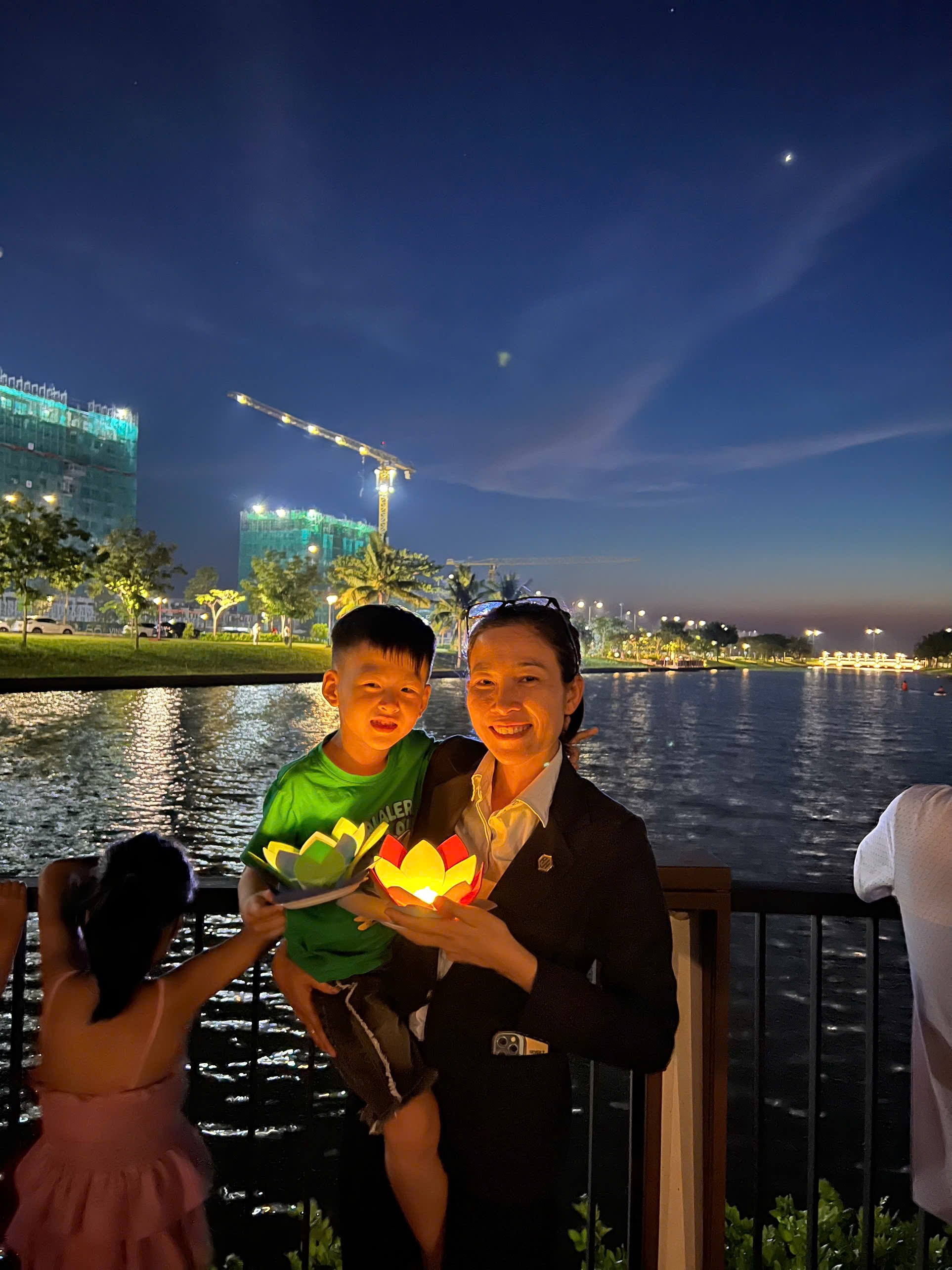 Panda và Mẹ tại Lễ Hội Hoa Đăng Waterpoint