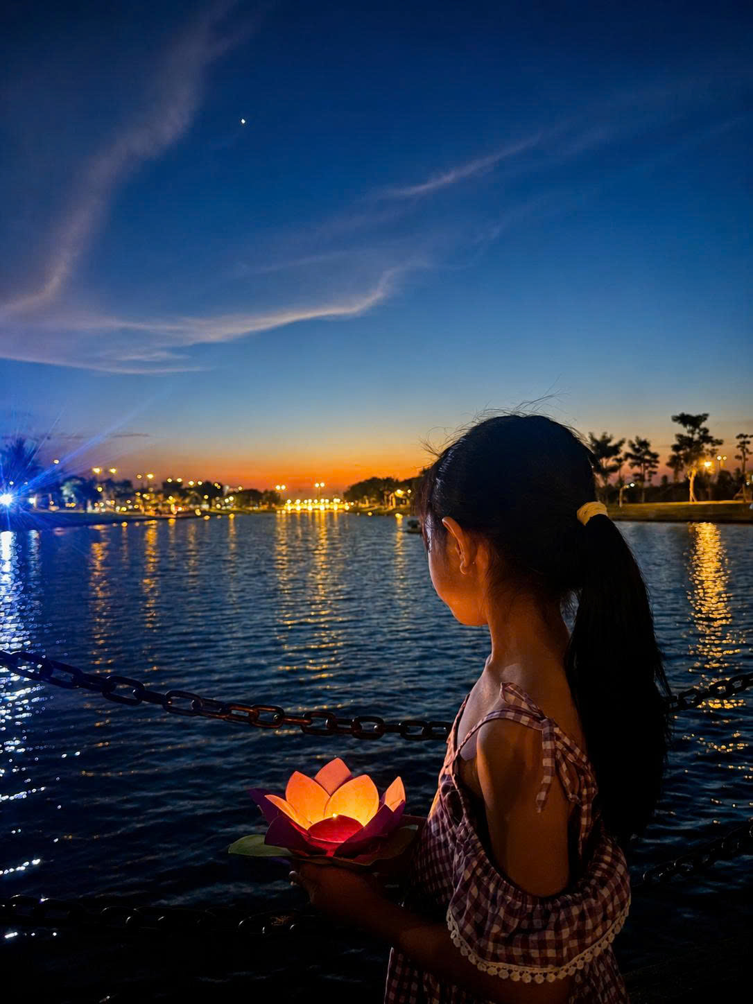 GỬI MỘT ĐỐM SÁNG VÀO ĐÊM