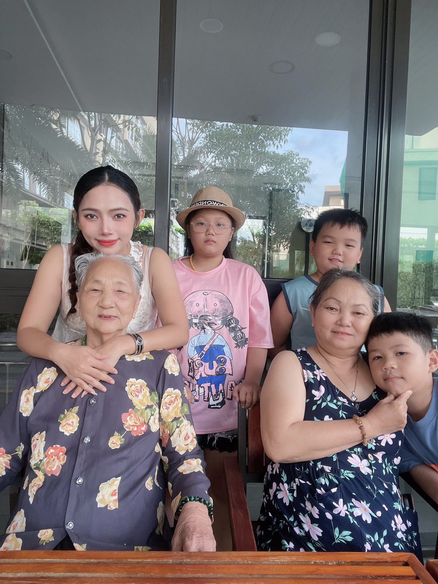 Mizuki Park - Khoảnh khắc 4 Thế hệ trong 1 khung hình.